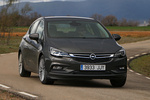 Opel Astra 1.4 Turbo 125 CV Start/Stop Excellence Turismo Gris Phantom Exterior Lateral-Frontal 5 puertas