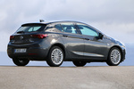 Opel Astra 1.4 Turbo 125 CV Start/Stop Excellence Turismo Gris Phantom Exterior Posterior-Lateral 5 puertas