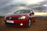 Volkswagen Golf Por la noche Sport Turismo Rojo Tornado Exterior Frontal 5 puertas