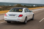 Mercedes-Benz Clase E E 350 e Berlina Gama Clase E Turismo Designo Diamond White Bright Exterior Posterior-Lateral 4 puertas