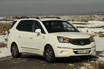 SsangYong Rodius D22T 178 CV AWD Aut. (gama 2016) Limited (gama 2016) Monovolumen Grand White Exterior Lateral-Frontal 5 puertas