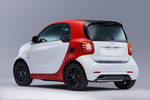 smart fortwo 0.9 90 CV twinamic Ushua&iuml;a Limited Edition Turismo Blanco Cristal y Rojo Exterior Lateral-Posterior 3 puertas