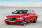 Mercedes-Benz Clase E E 220 d Berlina Avantgarde Turismo Rojo Jacinto Exterior Frontal-Lateral 4 puertas