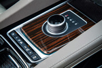 Jaguar F-PACE 3.0 TDV6 300 CV AWD Portfolio Todo terreno Interior Mandos sistema multimedia 5 puertas