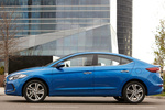 Hyundai Elantra Turismo Marina Blue Exterior Lateral 4 puertas