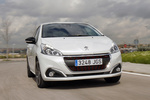 Peugeot 208 1.2 PureTech 110 S&S GT Line Turismo Blanco Perla Nacarado Exterior Frontal 5 puertas