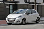 Peugeot 208 1.2 PureTech 110 S&S GT Line Turismo Blanco Perla Nacarado Exterior Frontal-Lateral 5 puertas
