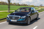 Mercedes-Benz Clase E E 220 d Berlina Gama Clase E Turismo Kallaite Green Exterior Frontal-Lateral 4 puertas