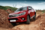 Toyota Hilux 2.4 D-4D 150 CV Invincible Pick up Exterior Frontal-Lateral 4 puertas