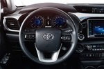 Toyota Hilux 2.4 D-4D 150 CV Invincible Pick up Interior Volante 4 puertas