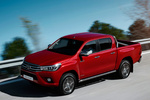 Toyota Hilux 2.4 D-4D 150 CV Invincible Pick up Exterior Frontal-Lateral 4 puertas