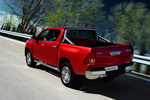 Toyota Hilux 2.4 D-4D 150 CV Invincible Pick up Exterior Frontal-Lateral 4 puertas