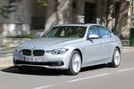 BMW Serie 3 330e iPerformance iPerformance Turismo Graciersilber metalizado Exterior Frontal-Lateral 5 puertas