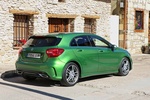 Mercedes-Benz Clase A 200 d AMG Line Turismo Verde Elba&iacute;ta Metalizado Exterior Posterior-Lateral 5 puertas