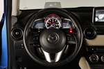 Mazda Mazda2 1.5 SKYACTIV-G 90 CV Luxury Turismo Interior Volante 5 puertas