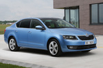 Skoda Octavia 1.0 TSI 115 CV Turismo Azul Denim metalizado Exterior Frontal-Lateral 5 puertas