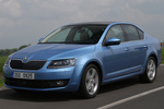 Skoda Octavia 1.0 TSI 115 CV Turismo Azul Denim metalizado Exterior Frontal-Lateral 5 puertas