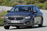 Fiat Tipo 1.6 Multijet 120 CV Opening Edition Plus Turismo Gris Colosseo Exterior Lateral-Frontal 4 puertas