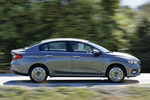Fiat Tipo 1.6 Multijet 120 CV Opening Edition Plus Turismo Gris Colosseo Exterior Lateral 4 puertas