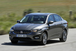 Fiat Tipo 1.6 Multijet 120 CV Opening Edition Plus Turismo Gris Colosseo Exterior Frontal-Lateral 4 puertas