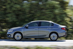 Fiat Tipo 1.6 Multijet 120 CV Opening Edition Plus Turismo Gris Colosseo Exterior Lateral 4 puertas