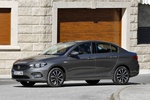Fiat Tipo 1.6 Multijet 120 CV Opening Edition Plus Turismo Gris Colosseo Exterior Frontal-Lateral 4 puertas