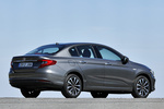 Fiat Tipo 1.6 Multijet 120 CV Opening Edition Plus Turismo Gris Colosseo Exterior Lateral-Posterior 4 puertas