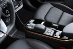 Hyundai IONIQ El&eacute;ctrico 88 kW (120 CV) Gama El&eacute;ctrico Turismo Interior Consola Central 5 puertas