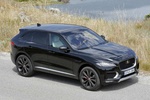 Jaguar F-PACE 3.0 TDV6 300 CV AWD First Edition Todo terreno Ultimate Black Exterior Lateral-Frontal 5 puertas