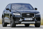 Jaguar F-PACE 3.0 TDV6 300 CV AWD First Edition Todo terreno Ultimate Black Exterior Lateral-Frontal 5 puertas