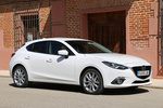 Mazda Mazda3 5p SKYACTIV-D 1.5 105 CV Luxury Turismo Arctic White Exterior Lateral-Frontal 5 puertas