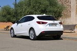Mazda Mazda3 5p SKYACTIV-D 1.5 105 CV Luxury Turismo Arctic White Exterior Lateral-Posterior 5 puertas