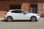 Mazda Mazda3 5p SKYACTIV-D 1.5 105 CV Luxury Turismo Arctic White Exterior Lateral 5 puertas