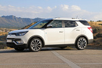 SsangYong XLV D16T 115 CV Limited Monovolumen Grand White Exterior Frontal-Lateral 5 puertas