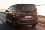 Toyota Proace Gama Proace Verso Verso Family Medio Veh&iacute;culo comercial Marr&oacute;n Rich Exterior Lateral-Posterior 4 puertas