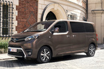 Toyota Proace Gama Proace Verso Verso Family Medio Veh&iacute;culo comercial Marr&oacute;n Rich Exterior Frontal-Lateral 4 puertas