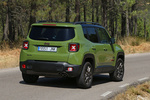 Jeep Renegade 2.0 MultiJet 140 CV 4x4 Auto Active Drive Low 75 Aniversario Todo terreno Verde Jungla Exterior Posterior-Lateral 5 puertas