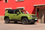 Jeep Renegade 2.0 MultiJet 140 CV 4x4 Auto Active Drive Low 75 Aniversario Todo terreno Verde Jungla Exterior Lateral-Frontal 5 puertas