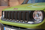 Jeep Renegade 2.0 MultiJet 140 CV 4x4 Auto Active Drive Low 75 Aniversario Todo terreno Verde Jungla Exterior Parrilla 5 puertas