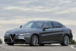 Alfa Romeo Giulia 2.2 Diesel 180 CV Super Turismo Gris Vesuvio Exterior Frontal-Lateral 4 puertas