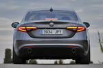 Alfa Romeo Giulia 2.2 Diesel 180 CV Super Turismo Gris Vesuvio Exterior Posterior 4 puertas