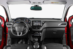 Peugeot 2008 1.6 BlueHDI 100 Allure Todo terreno Interior Salpicadero 5 puertas