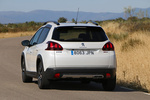 Peugeot 2008 1.2 PureTech 130 S&S GT Line Todo terreno Blanco Nacarado Exterior Lateral-Posterior 5 puertas