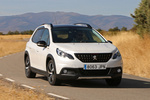 Peugeot 2008 1.2 PureTech 130 S&S GT Line Todo terreno Blanco Nacarado Exterior Lateral-Frontal 5 puertas
