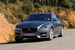 Jaguar XF 2.0 Diesel 180 CV AWD Aut. R-Sport Turismo Storm Grey Exterior Frontal-Lateral 4 puertas