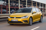 Volkswagen Golf Gama Golf R Line Turismo Amarillo C&uacute;rcuma metalizado Exterior Frontal-Lateral 5 puertas