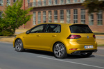 Volkswagen Golf Gama Golf R Line Turismo Amarillo C&uacute;rcuma metalizado Exterior Lateral-Posterior 5 puertas