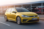 Volkswagen Golf Gama Golf R Line Turismo Amarillo C&uacute;rcuma metalizado Exterior Posterior-Lateral 5 puertas