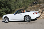 Fiat 124 Spider 1.4 103 kW (140 CV) Lusso Descapotable Bianco Gelato Exterior Lateral-Posterior 2 puertas