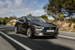 Mazda Mazda3 Gama SportSedan Luxury Premium Turismo Machine Grey Exterior Frontal-Lateral 4 puertas